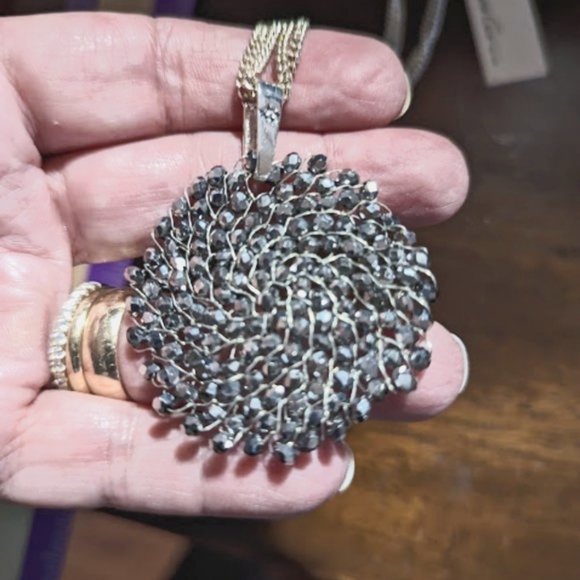 NWT Kenneth Cole Silver sparkly Beaded Pendant Necklace - Picture 4 of 5